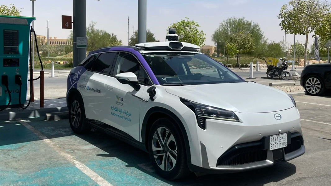 Smart Transportation Begins in Saudi Arabia: Self-Driving Cars to Transport Passengers